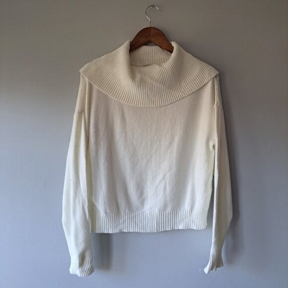 Warm & Cozy Women‎ Cream Medium Turtle Neck Crop Sweater Long Sleeve - Picture 2 of 11